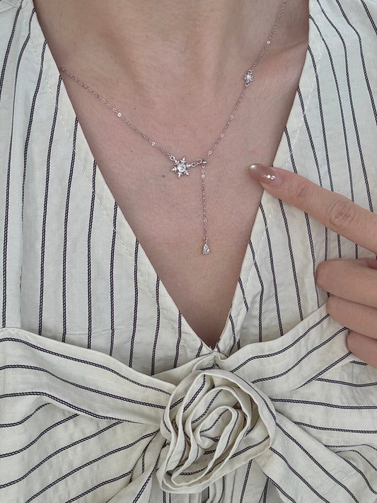 LolaWhite "Falling Snowflake" S925 Sterling Silver Winter Snowflake Collarbone Necklace - Delicate & Refined Long Chain