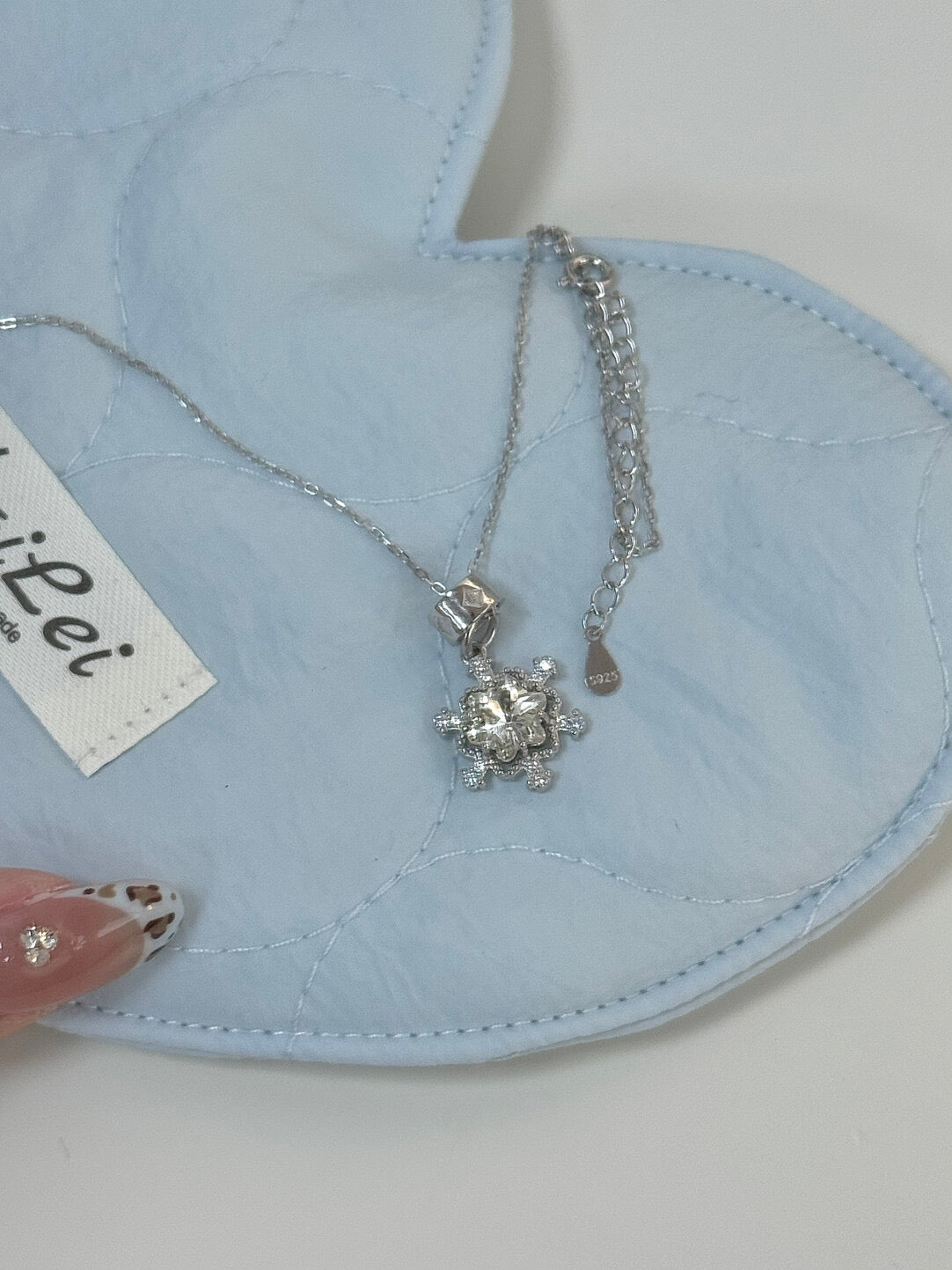 LolaWhite "Dark Snow Elf" S925 Sterling Silver Full-Zircon Star & Snowflake Pendant Necklace - Exquisite & Light Luxury