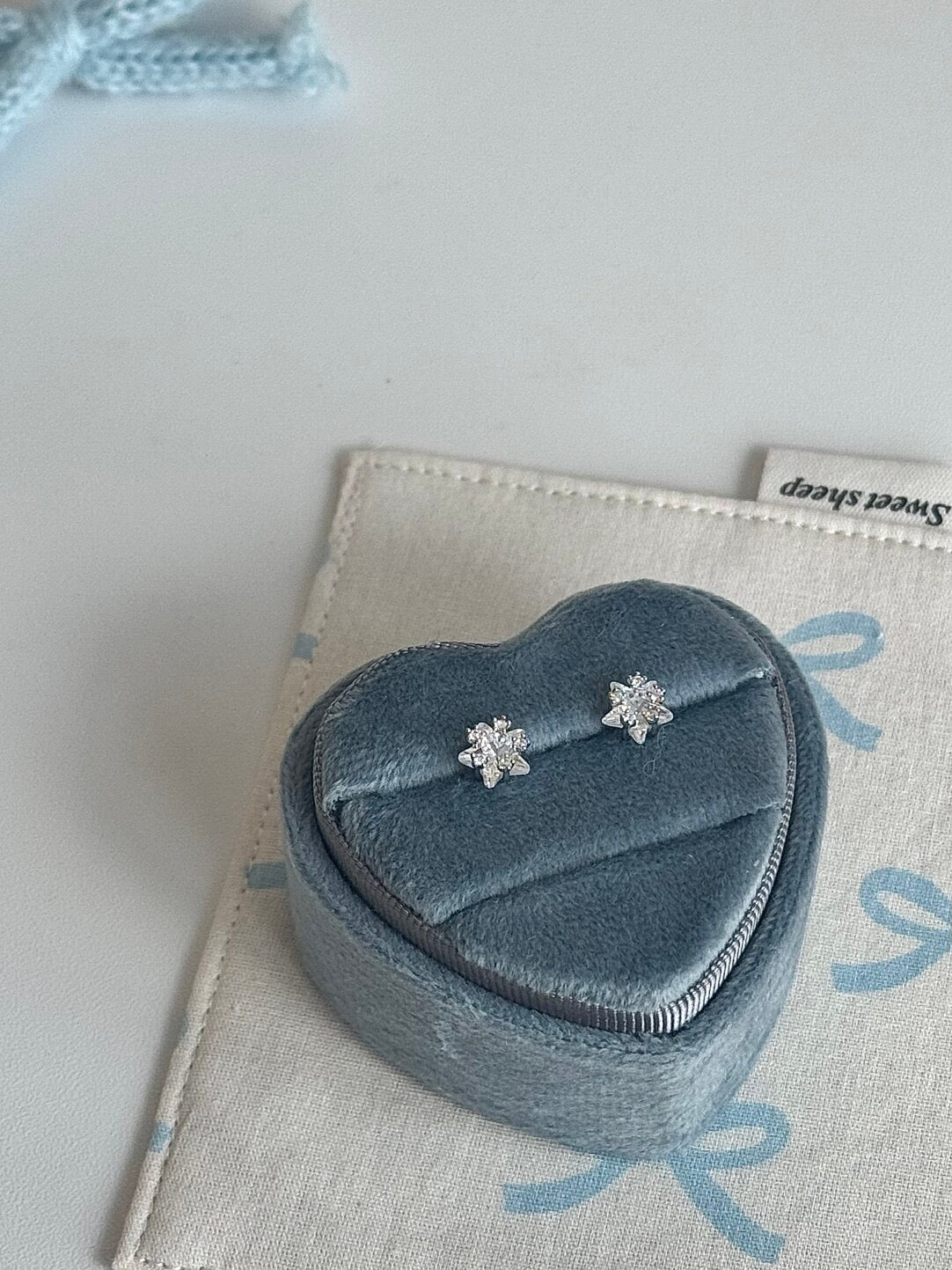 롤라화이트 "스타라이트 클러스터" 3D 스타 지르콘 이어 세트, 플랫 백 스터드 &amp; 콘치