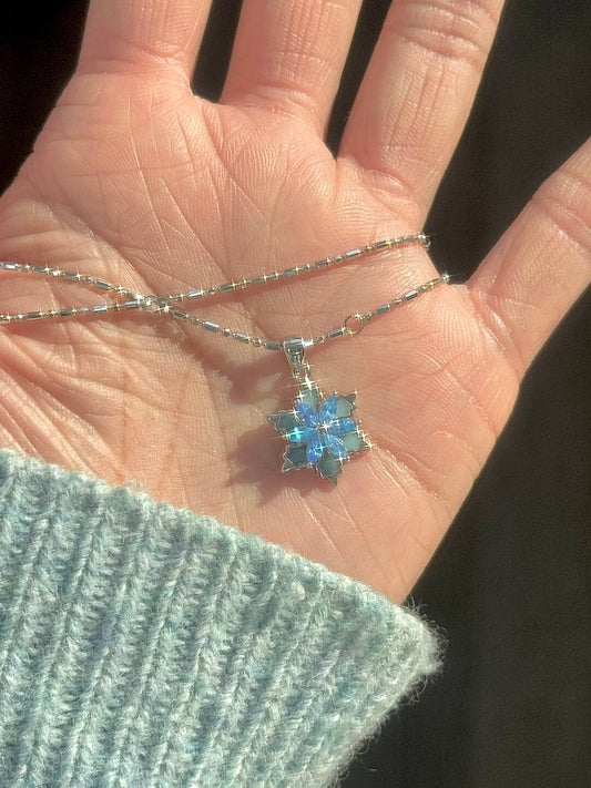 DearLola "Dream Snow Corridor" S925 Sterling Silver Twirling Snowflake Collarbone Necklace - Delicate, Minimalist & Unique