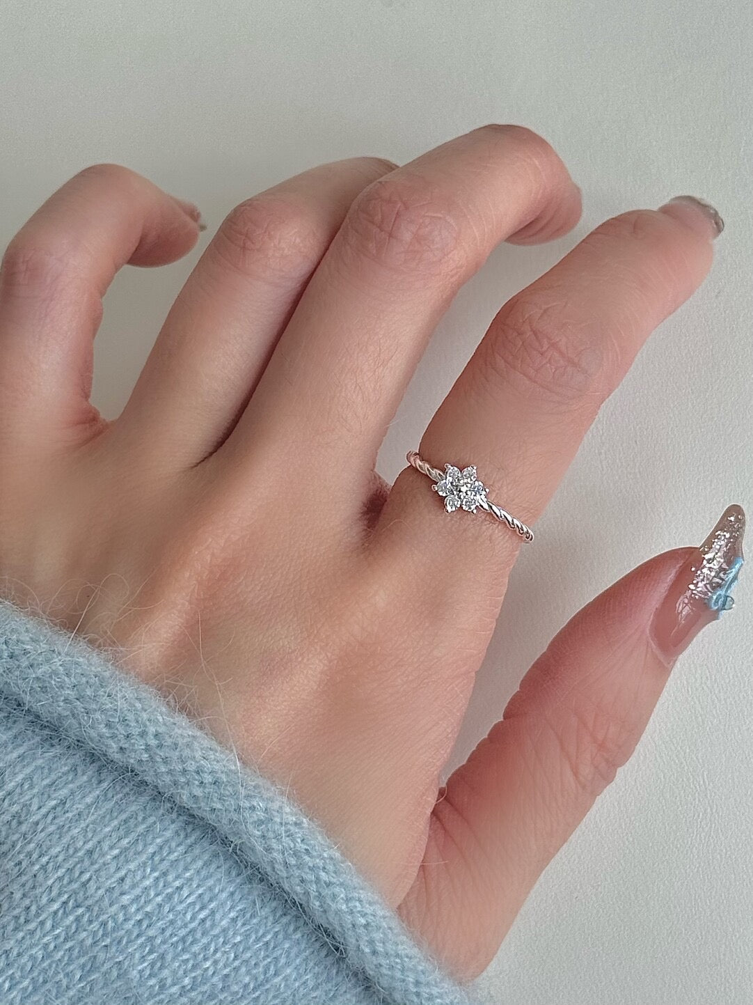 LolaWhite "In Snow's Name" S925 Sterling Silver Twisted Snowflake Ring - Unique, Versatile & Icy