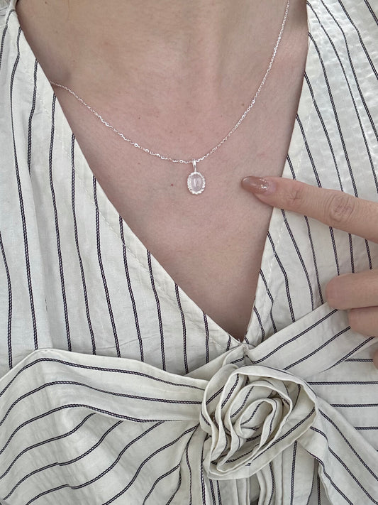 LolaWhite "White Jade Gel" S925 Sterling Silver White Chalcedony Oval Pendant Collarbone Necklace - Retro, Light Luxury & Exquisite
