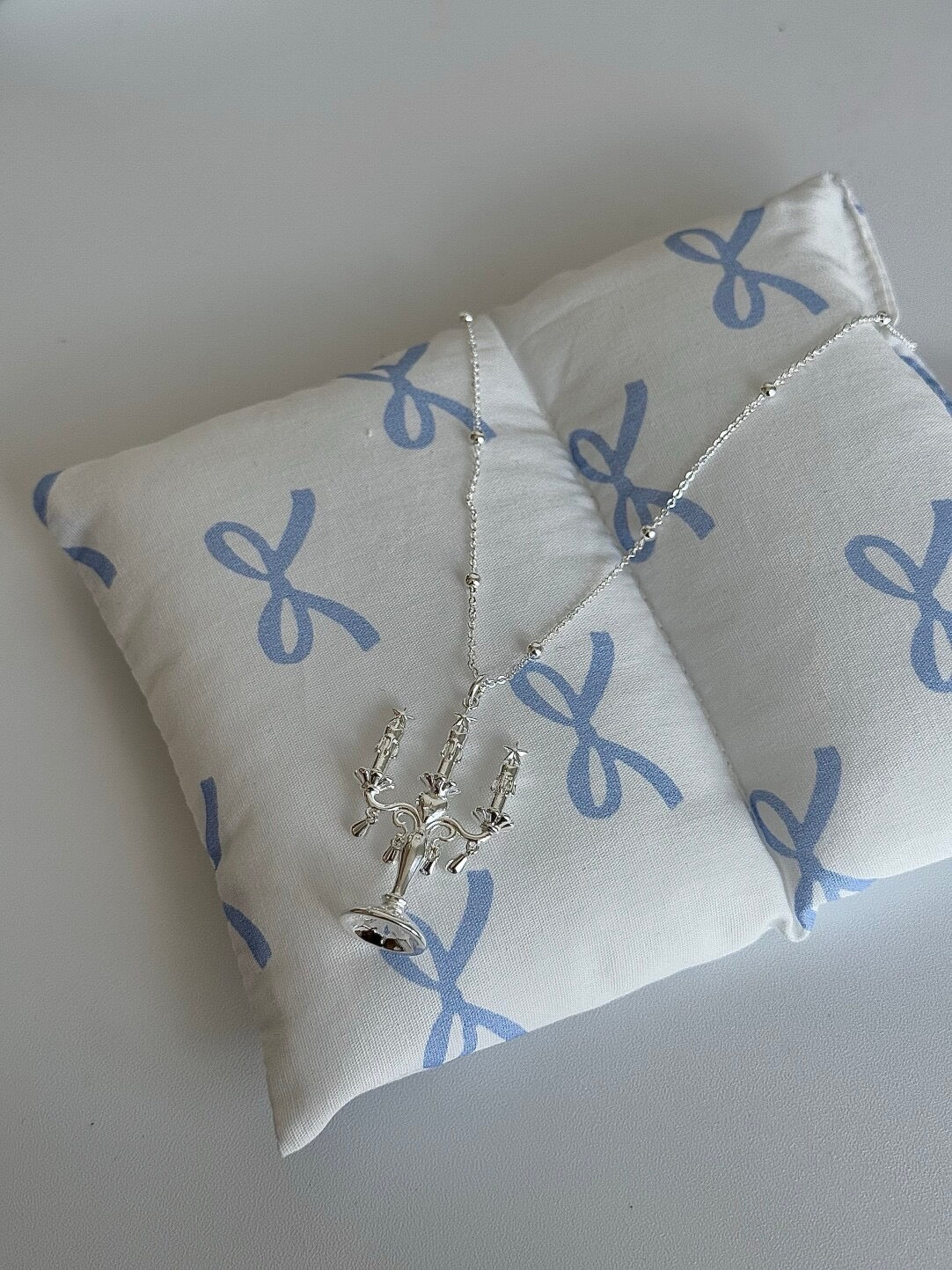 롤라화이트 "별빛 촛대" 펜던트 목걸이 - 빈티지 &amp; 아이시한 감성