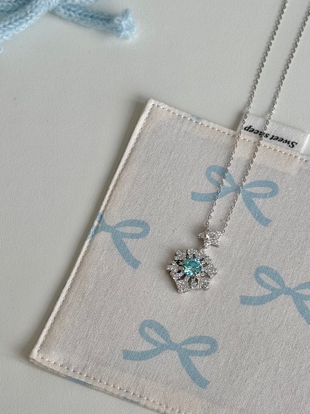 DearLola "One-Carat Snow" S925 Sterling Silver Snowflake Necklace - Exquisite Firework-Cut Design