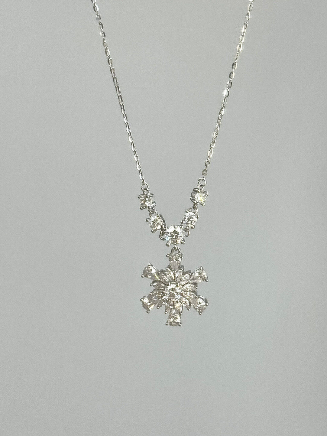 Dear Lola "Snowfall Over the Galaxy" S925 Sterling Silver Snowflake Collarbone Necklace – Dazzling & Luxurious