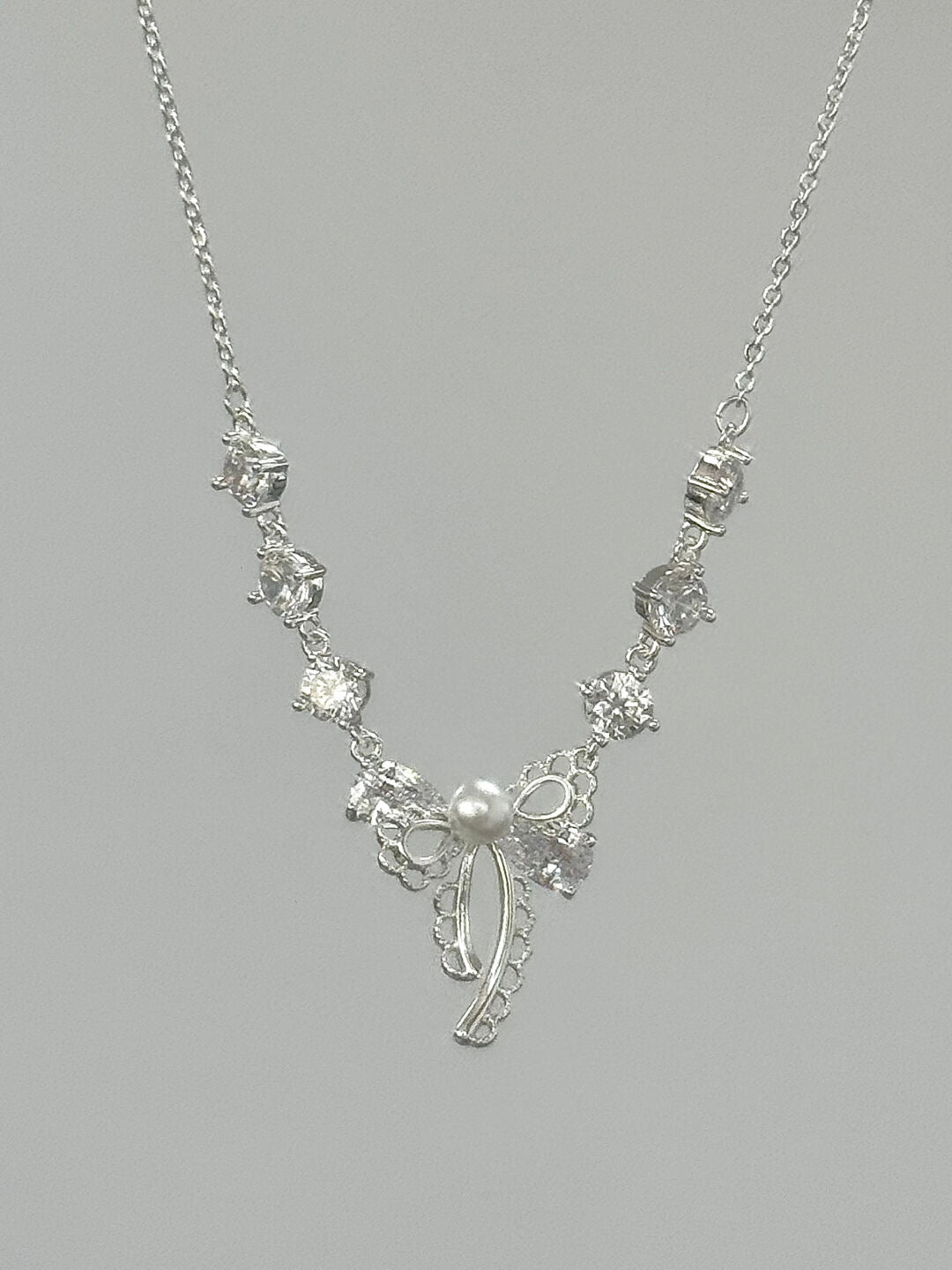 LolaWhite "Dream Mist Elf" Silver-Tone Openwork Lace Bow Pearl Collarbone Necklace（Silver-plated）