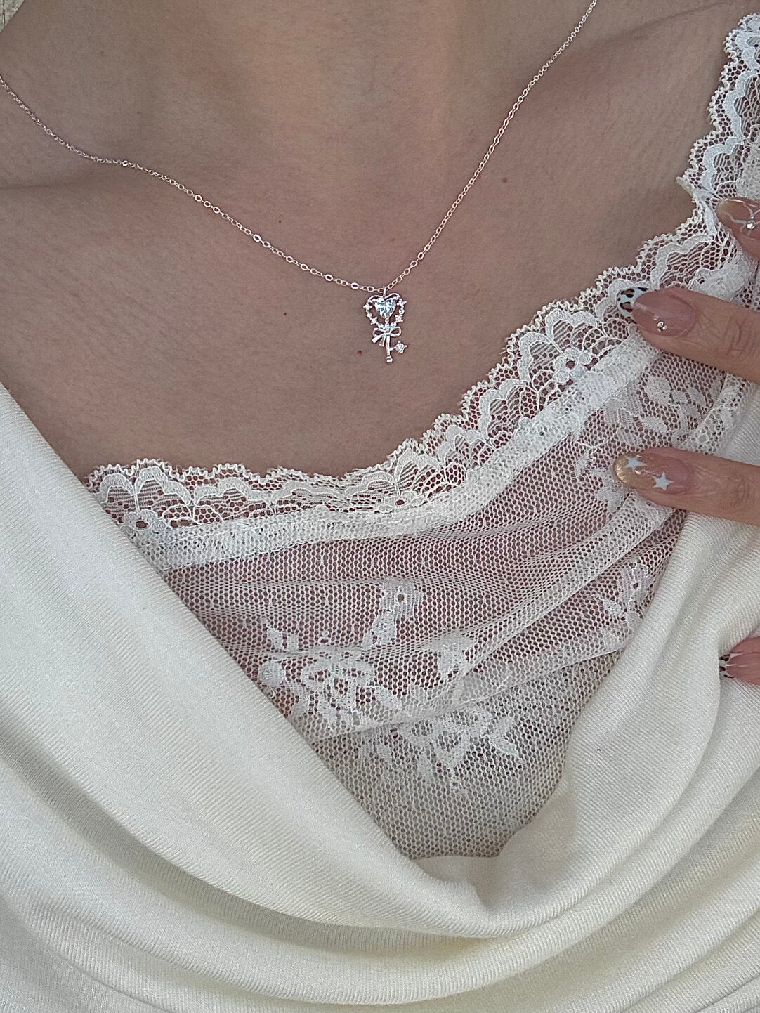 LolaWhite "Love's Sweet Scepter" Solid S999 Pure Silver Heart Pendant Collarbone Necklace with Crystal Accents - Sweet & Light Luxury