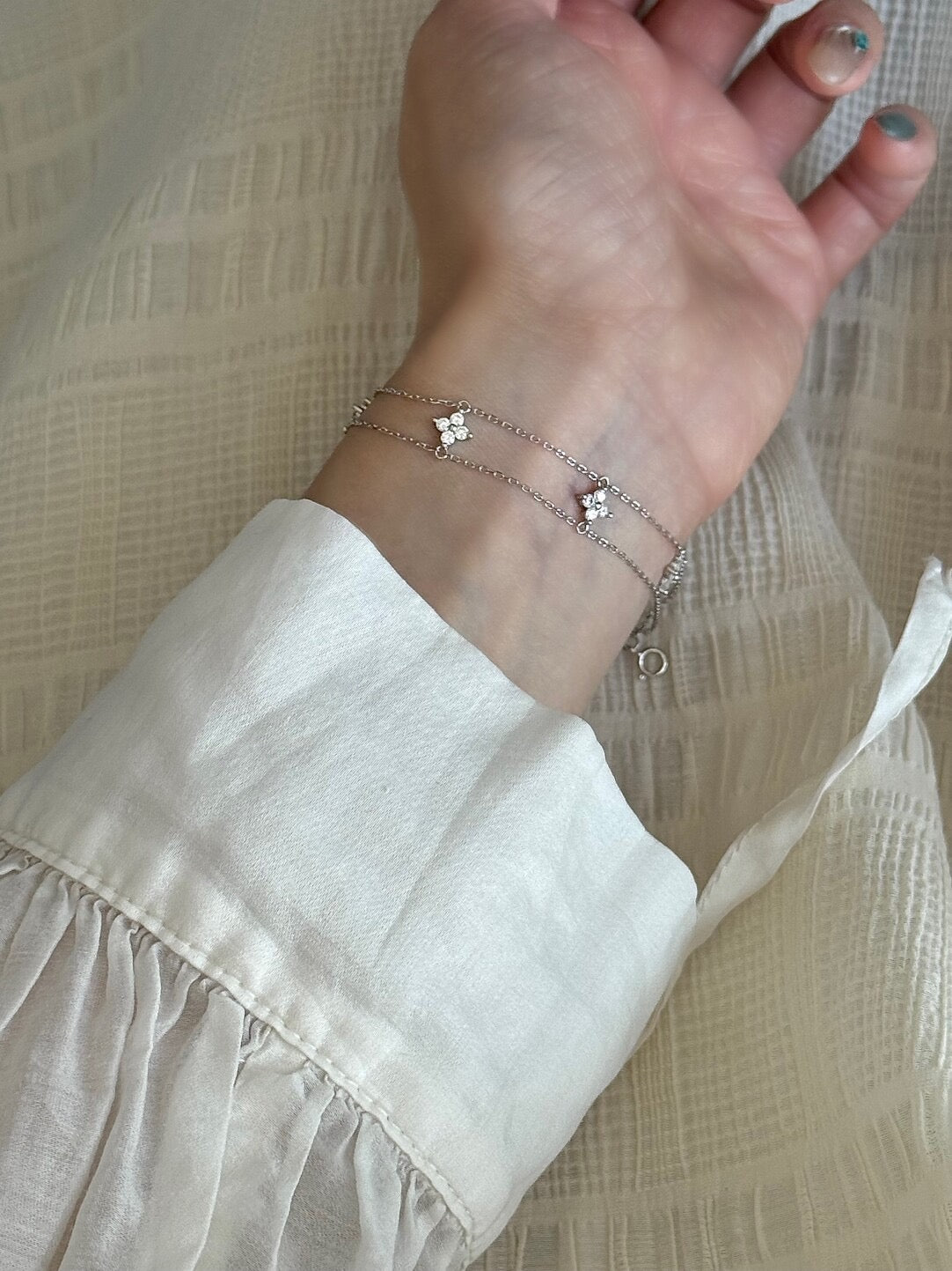 LolaWhite "Winter Whispers" S925 Sterling Silver Four-Leaf Clover Bracelet - Understated Luxury & Refined Elegance